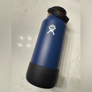 Hydro Flask Black Base